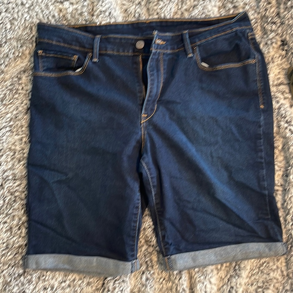 Levi size 32